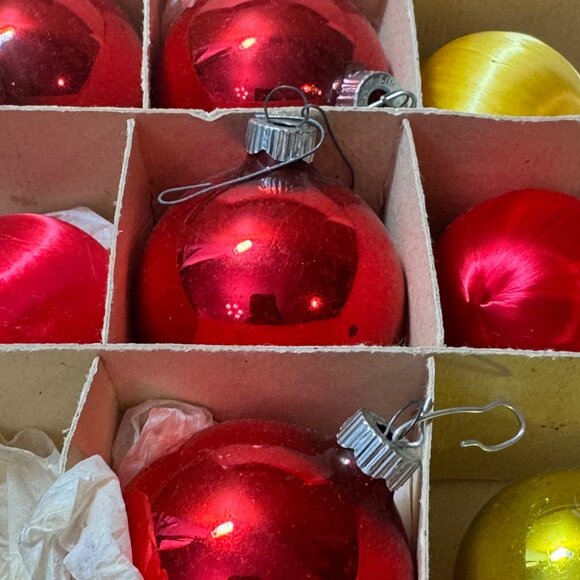 Vintage Christmas Ornaments Red & Gold Glass  Balls And Silk Wraped - Picture 4 of 8